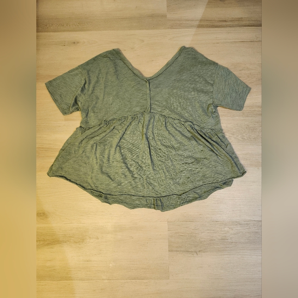 American Eagle Outfitters Olive Short Sleeve Tee